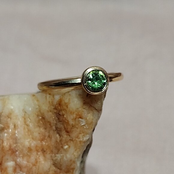 3 Gold Tone Rings - Picture 5 of 7